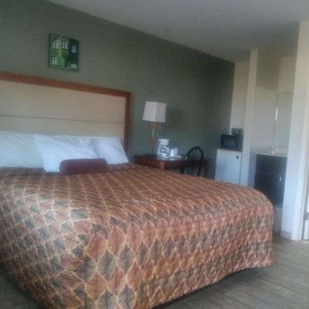 Maple Leaf Motel New Milford Екстер'єр фото