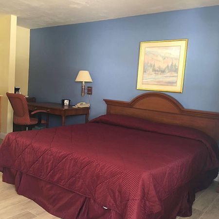 Maple Leaf Motel New Milford Екстер'єр фото