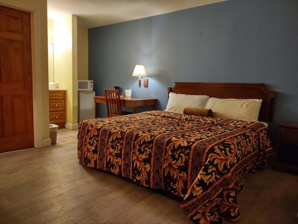 Maple Leaf Motel New Milford Екстер'єр фото