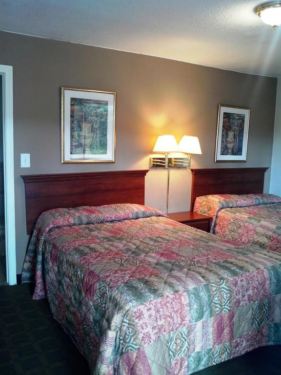 Maple Leaf Motel New Milford Екстер'єр фото