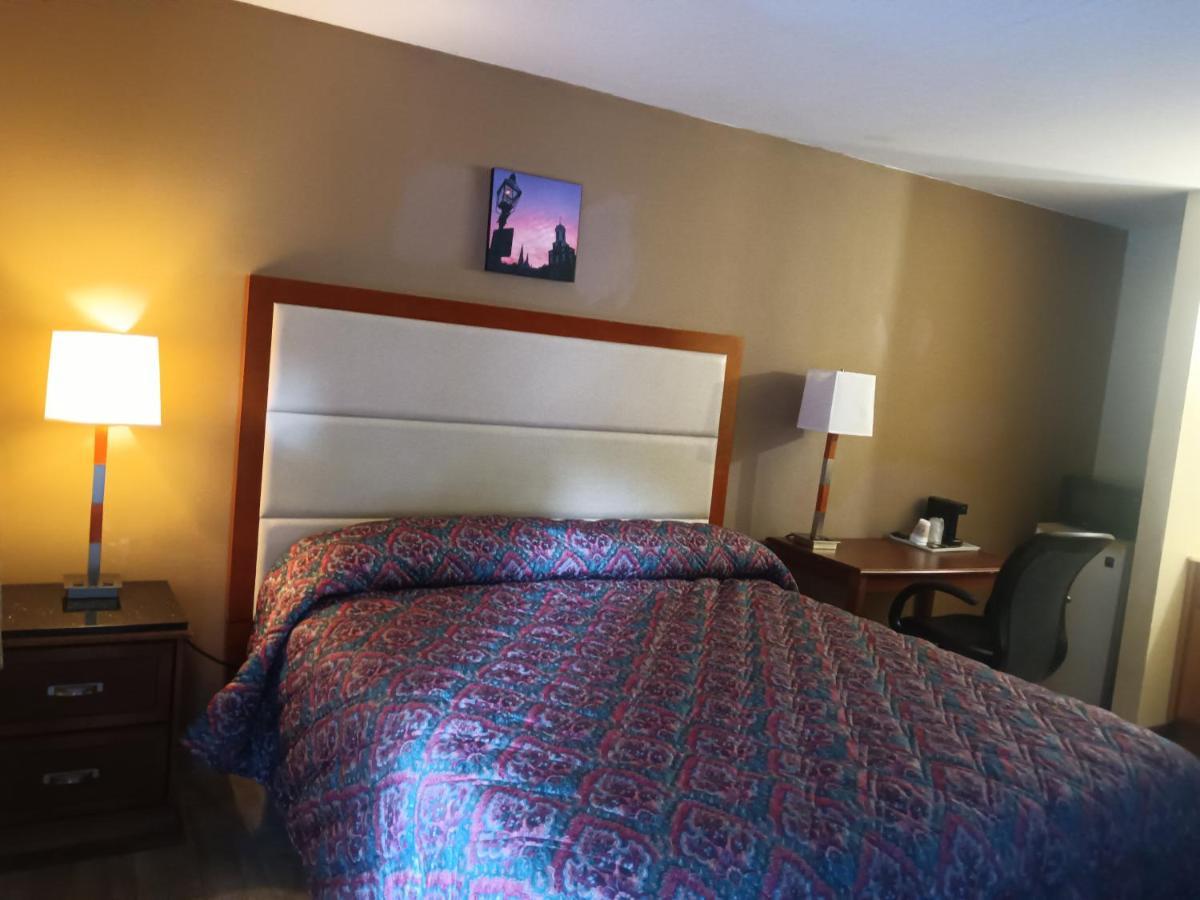 Maple Leaf Motel New Milford Екстер'єр фото
