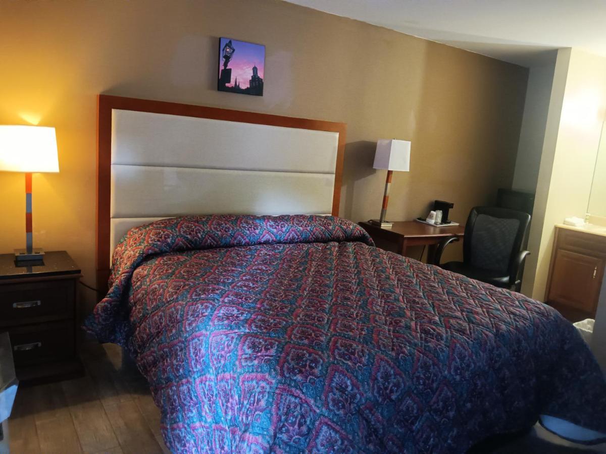 Maple Leaf Motel New Milford Екстер'єр фото