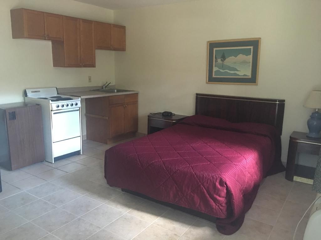 Maple Leaf Motel New Milford Екстер'єр фото