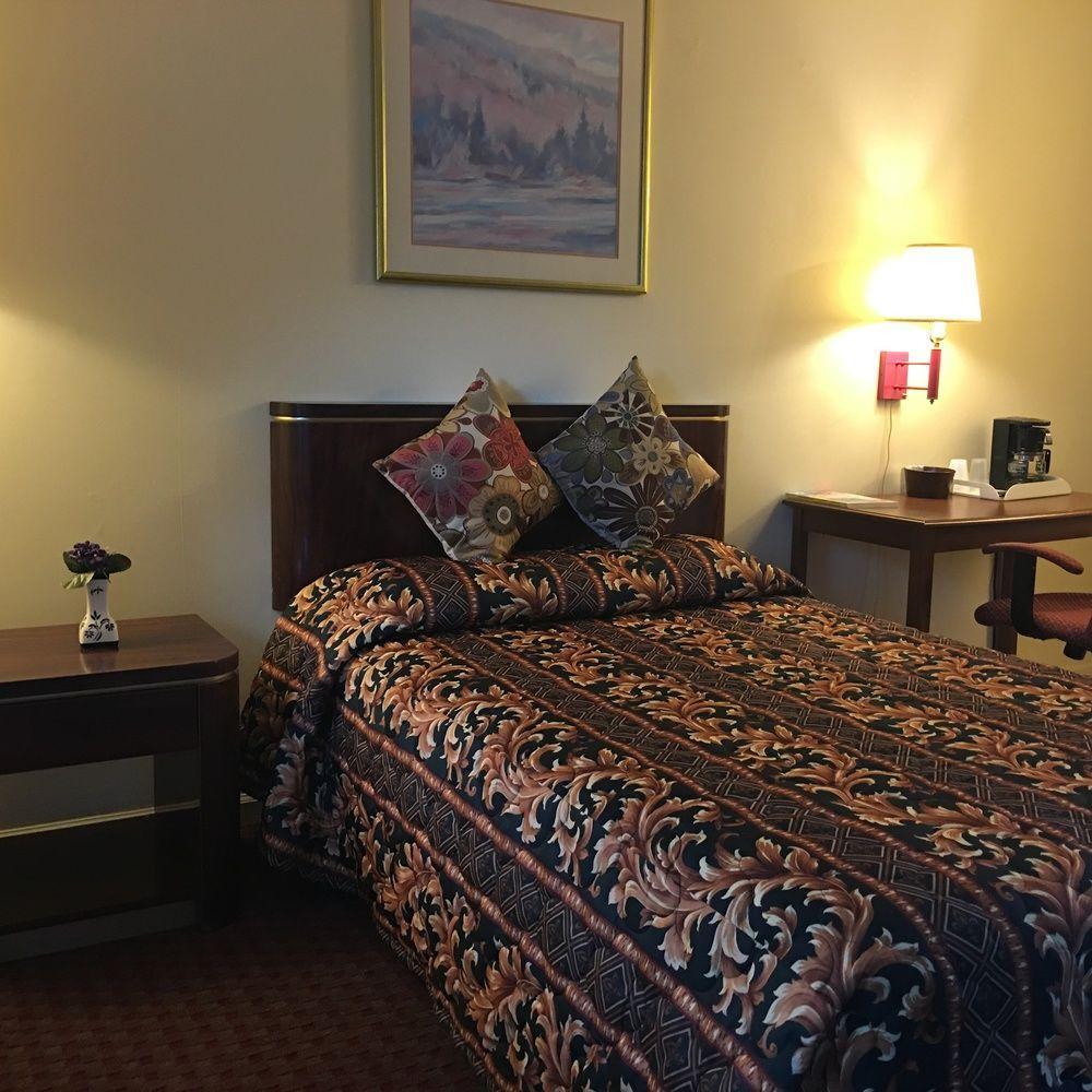 Maple Leaf Motel New Milford Екстер'єр фото