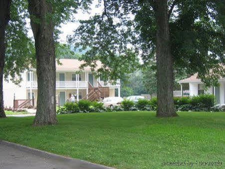 Maple Leaf Motel New Milford Екстер'єр фото