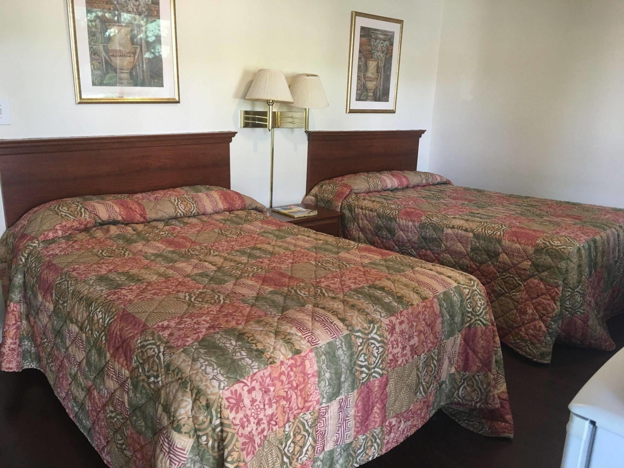 Maple Leaf Motel New Milford Екстер'єр фото