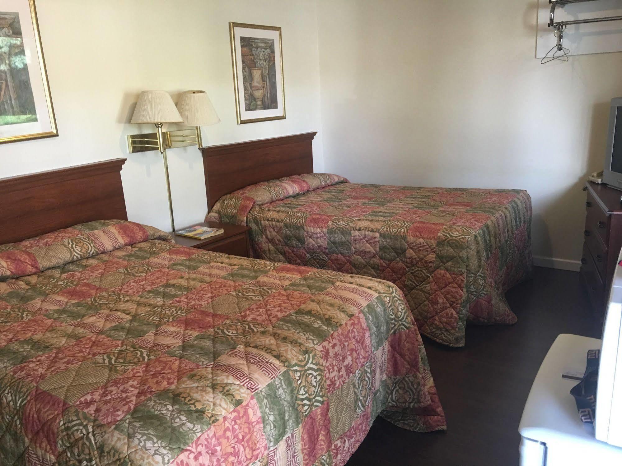 Maple Leaf Motel New Milford Екстер'єр фото